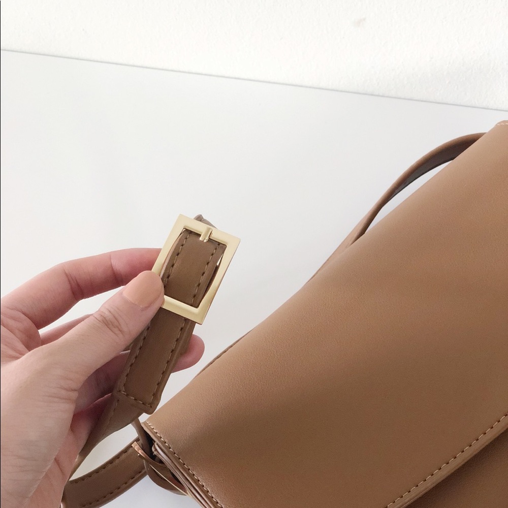 Back in Stock Tan messenger bag - Picture 5 of 7